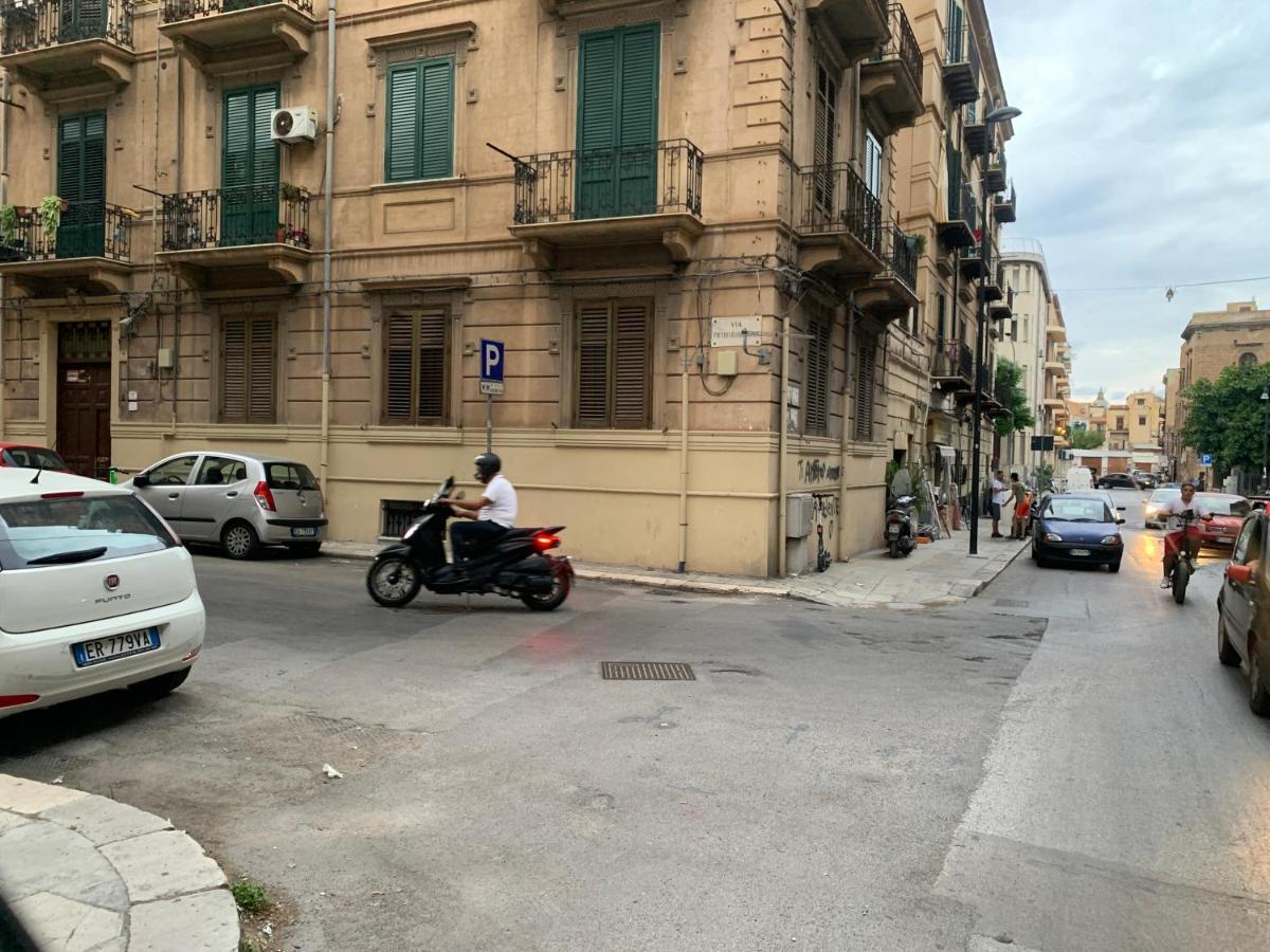 Al Centro Di Tutto Apartment Palermo Exterior photo